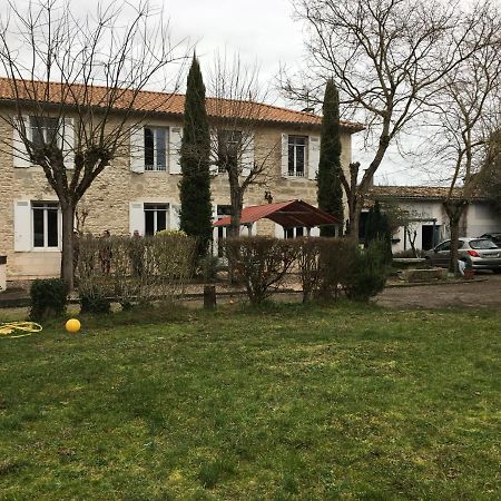 Saint-Quentin-de-Baron Bienvenue Chez Suzy Bed & Breakfast エクステリア 写真