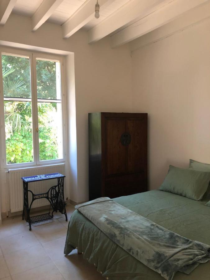 Saint-Quentin-de-Baron Bienvenue Chez Suzy Bed & Breakfast エクステリア 写真